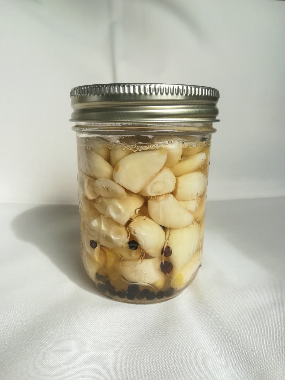 Pickled Garlic: Black Peppercorn